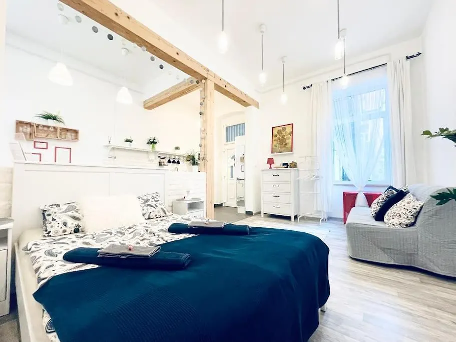 Home Away From Home -City Center Budapest Apartment